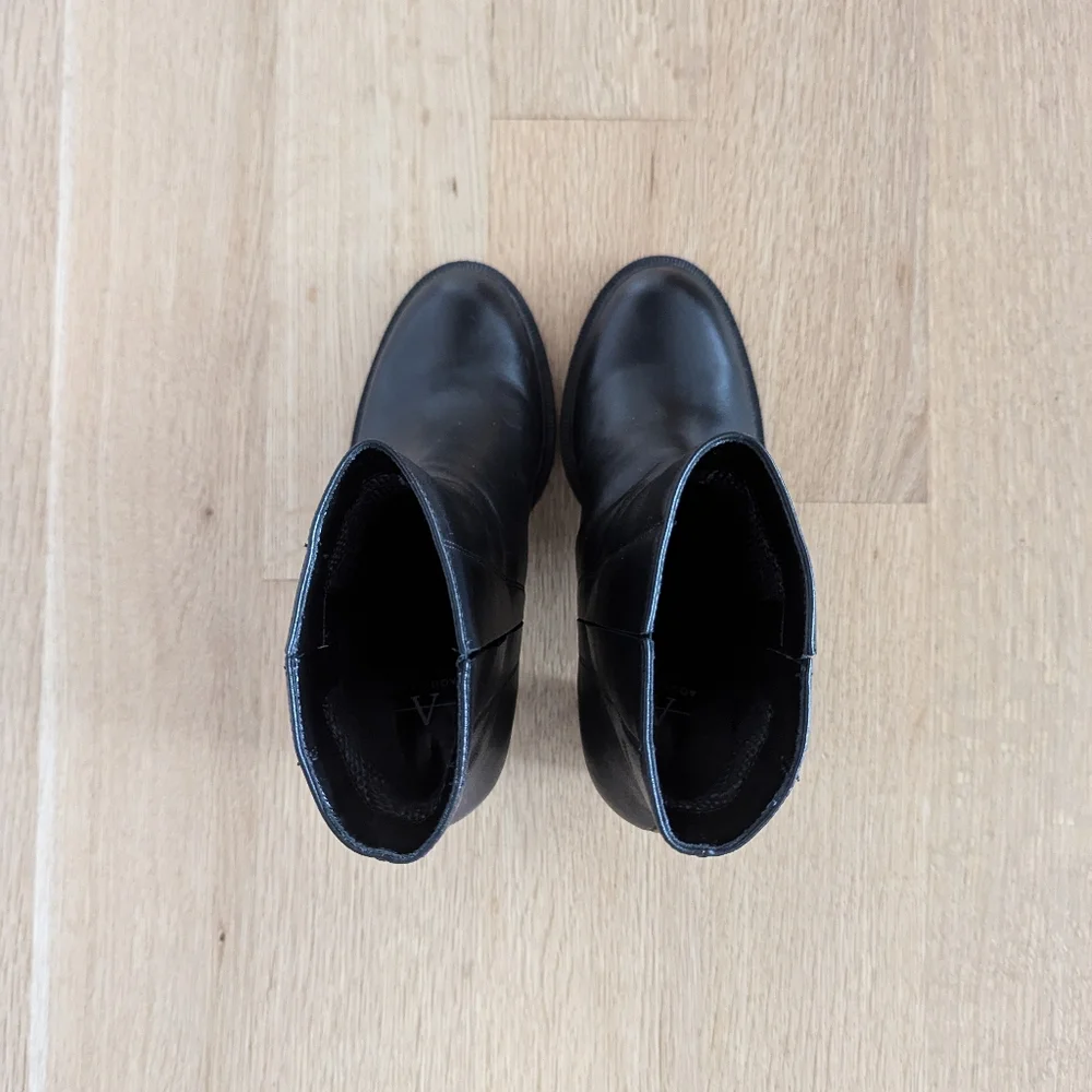 Aquatalia Black Betsy Bootie Size 7 Like New - Picture 6 of 6